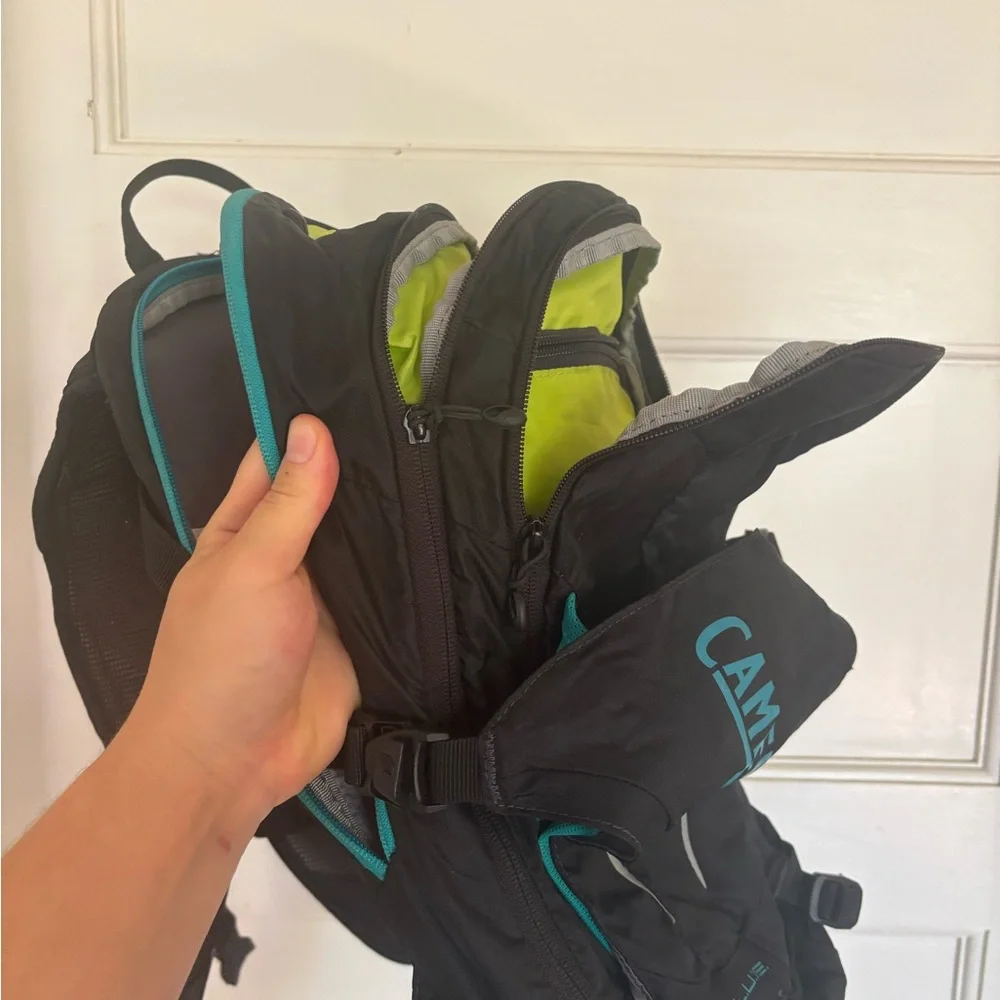 CamelBak LUXE Black and Teal Hydration Pack - Picture 3 of 4